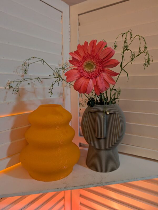 Shadow Bloom vase - Image 2