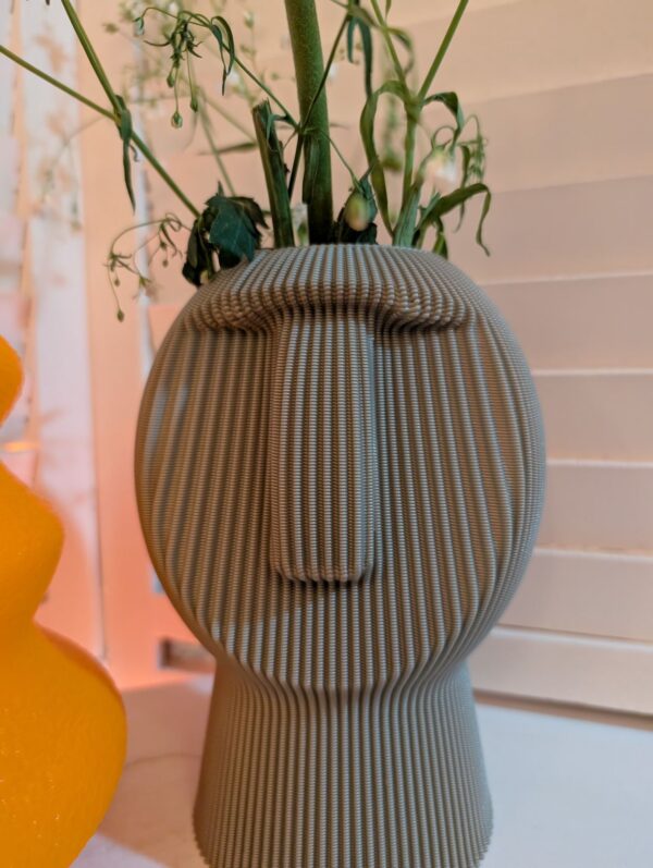 Shadow Bloom vase - Image 3