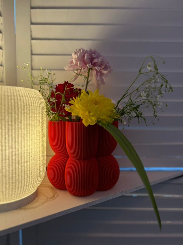 Red Orb Elegance vase - Image 3